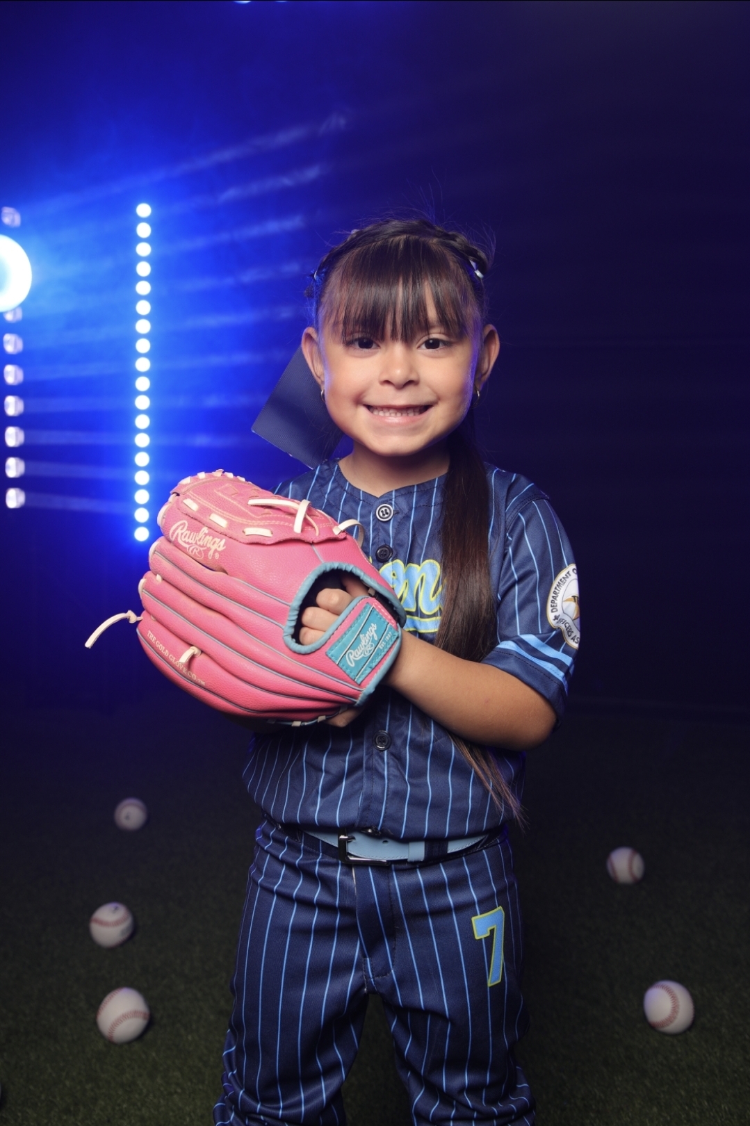 Arianna R Navarro